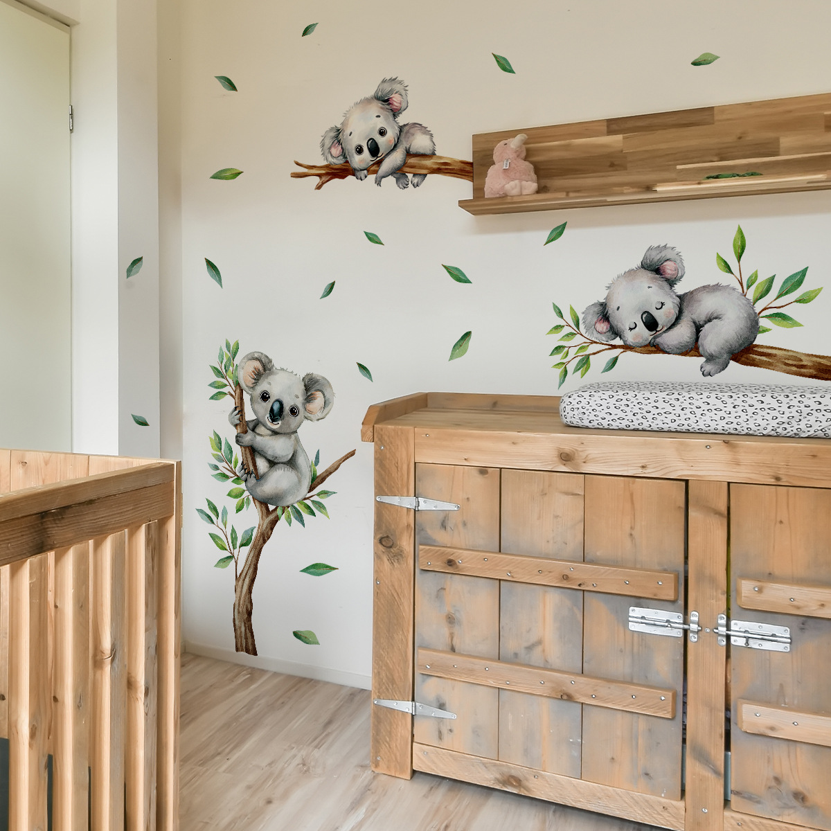 Cartoon Koala Klimmen Boomtak  - Baby Nursery Wallpaper recensie en prijs
